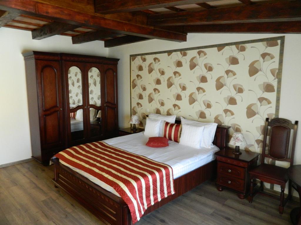Schassburger Tor Hotel Segesvár Szoba fotó